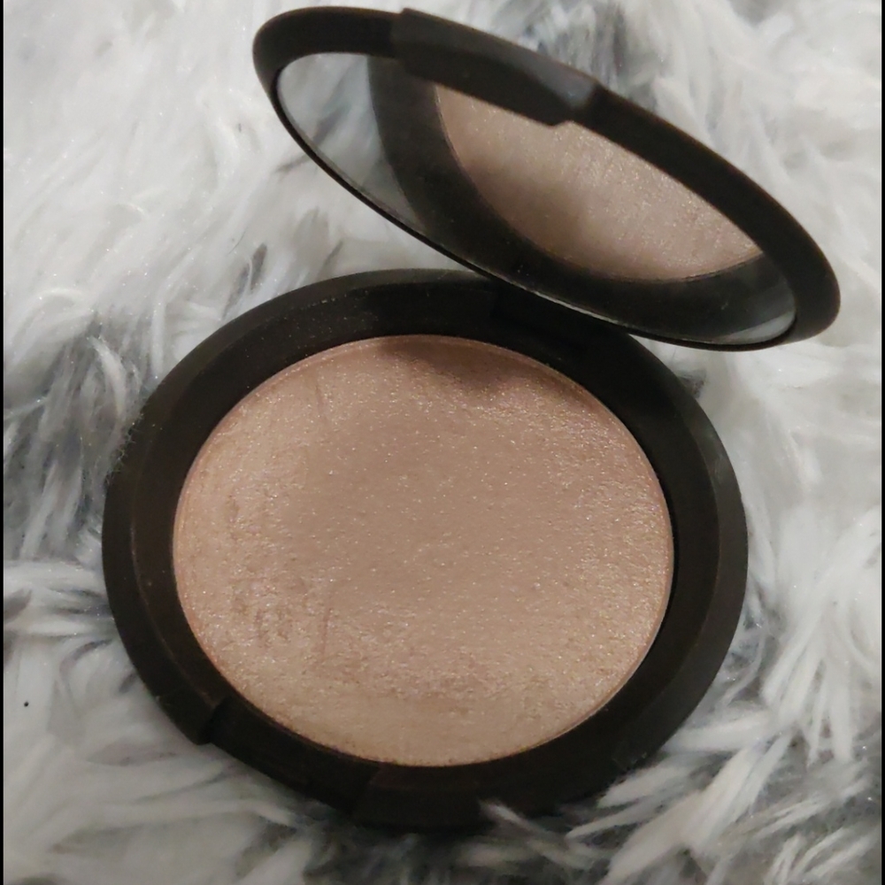 Becca Pressed Highlighter in Opal